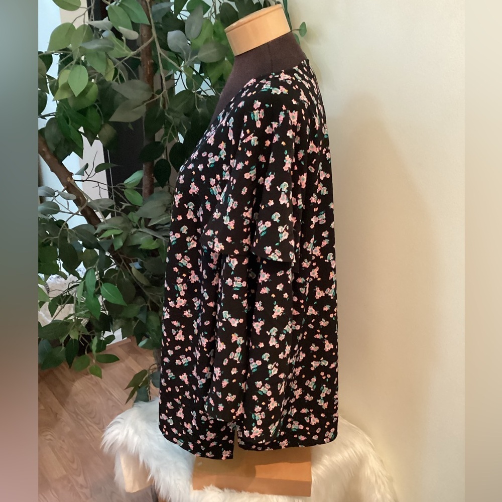 Lane Bryant V neck floral layered bell sleeve blouse Woman’s 18/20 - Picture 5 of 12